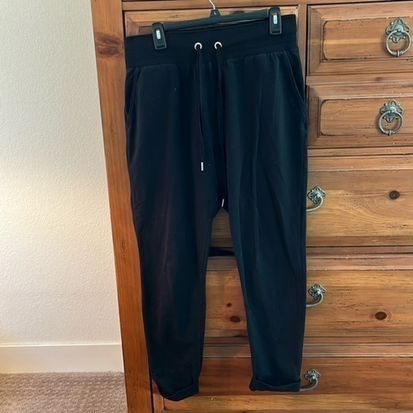 NWOT 2(X)IST Women’s Black Joggers, Size Large! - Picture 1 of 10